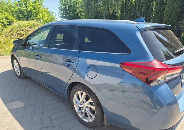 Toyota Auris cena 52000 przebieg: 255359, rok produkcji 2015 z Uniejów małe 79